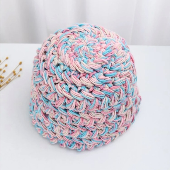 Crochet bucket hat - Picture 3 of 5